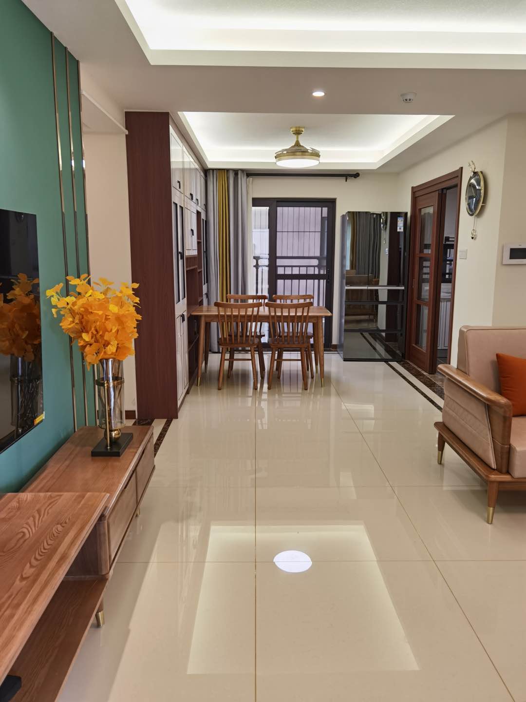 |样板间|以原木和金属元素进行穿插点缀，舒适之感无需多言~