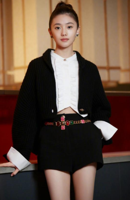 小智时尚|新晋谋女郎刘浩存，私服穿搭好少女，展现满满初恋感