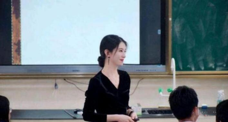 金高银|中学女教师太“火辣”，素颜也能上热搜，气质出众碾压女明星