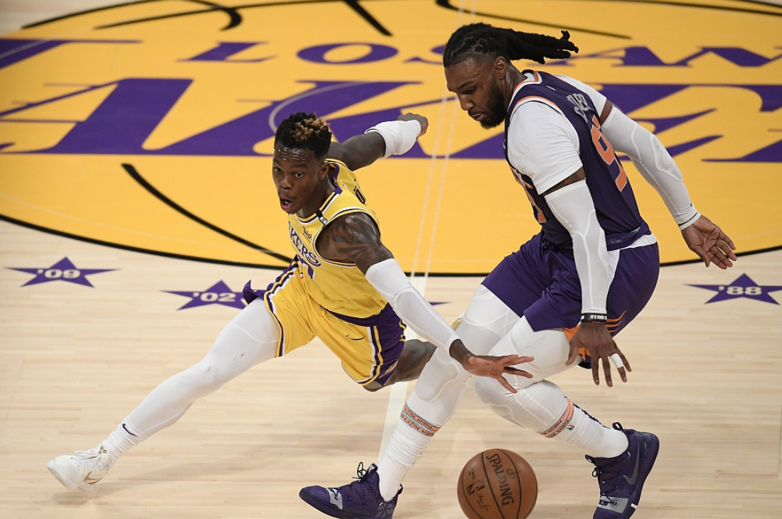 湖人队|湖人输球后，沃格尔话里带刺，戴维斯发声，詹姆斯主动送布克球衣