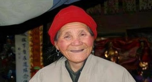 中国风 女子中年醒悟退隐终南山，45年不见家人，自称佛祖会与她聊天