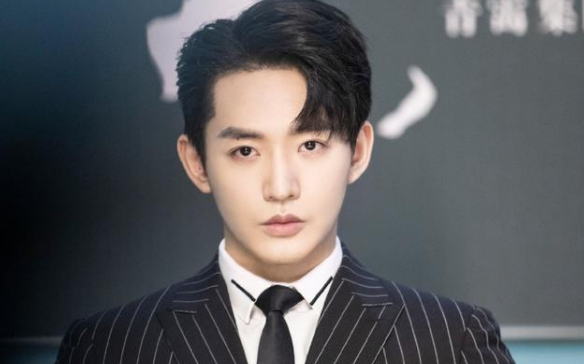 长月烬明|因《遇龙》而走进观众的视线，古装形象非常惊艳，他还将出演《长月烬明》