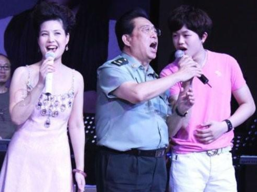 李双江|81岁李双江隐瞒52年的大儿子曝光，原来这么优秀，难怪不公开