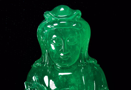 雕刻|选择雕刻翡翠，要比光板翡翠有意义，你知道其中的说法吗？