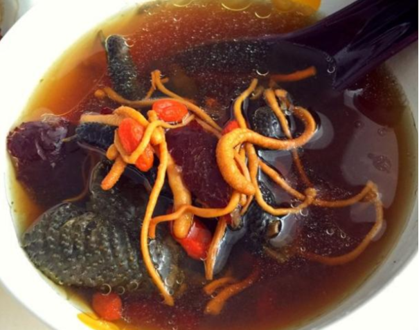 高耸法师|坐月子的人喝鸡汤,用这些食材做比较好!