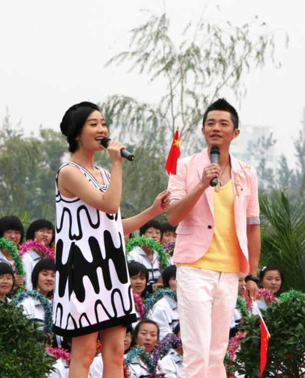 曾毅|两人默契搭档23年却没成夫妻？如今一个年入千万，一个负债累累？