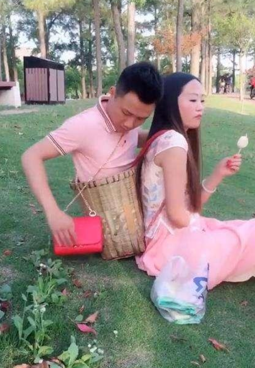 刘德华|网红“连体”夫妻，真情难抵现实，男子另寻新欢，断臂妻独自带娃