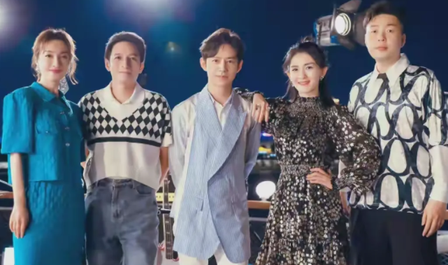 何炅|快乐家族五人只剩一人？《快本》停播后首次录制，只有孤零零何炅