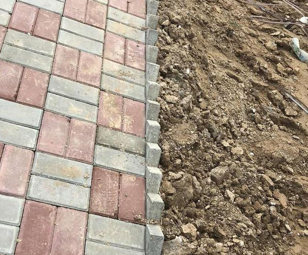 小院地面铺装有5种选择,不但防滑而且耐用,一般还要考虑4个问题