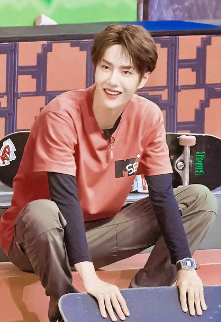 詹妮弗|鸿星尔克的表现让大家感到震撼，不过董事长却被网友吐槽惨了