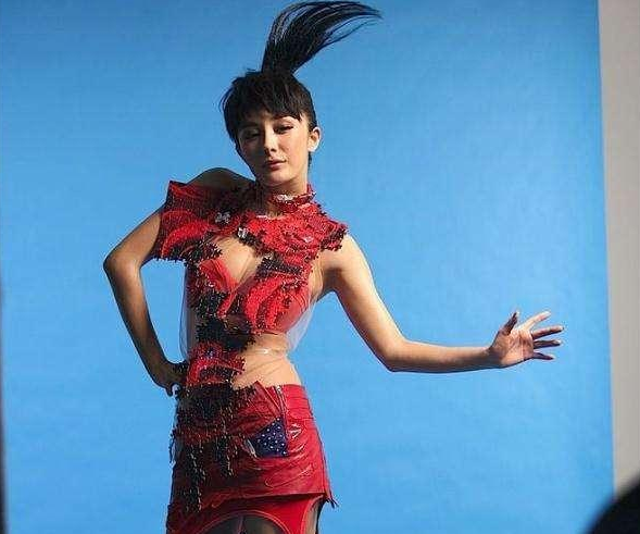 c位|10年前的百事可乐广告，如今C位已不温不火，配角却红成一线女星 ！