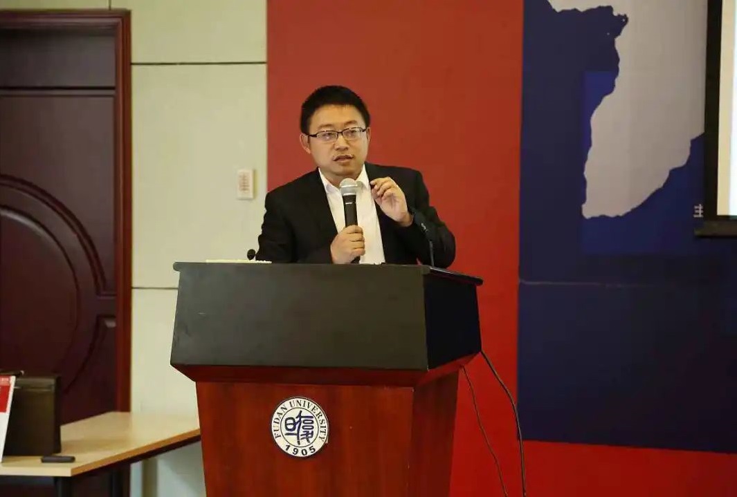 肖战|肖战职粉遭禁言！沈逸教授：要均衡治理，而不是绕着肖战走