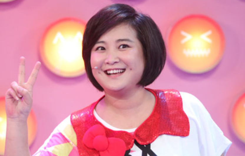 贾玲|她养贾玲长达9年，放弃了上大学和婚礼，出名后贾玲为她买房买车