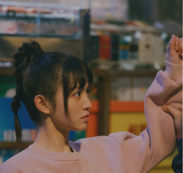 黄橙子|漂亮的凤凰卫视黄橙子，她是炫目的选美冠军，也是很宅的新闻主播