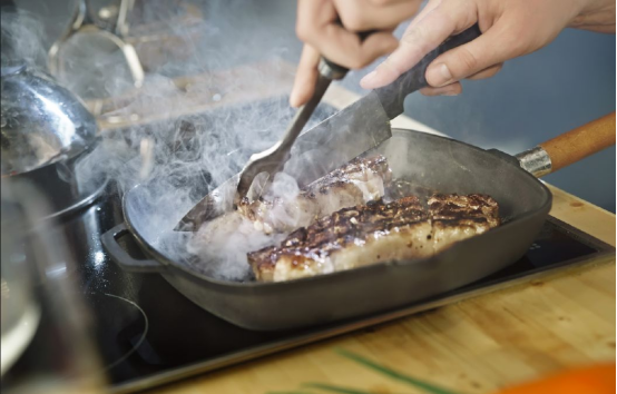 天天听健康|53岁阿姨，做饭三年，确诊肺癌，医生：肺部早已“破烂不堪”