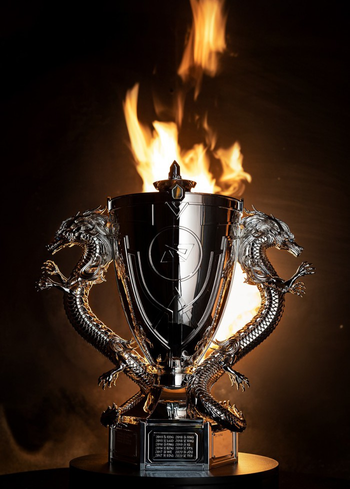 鹏鹏娟娟|蒂芙尼耀目呈现英雄联盟职业联赛冠军奖杯“银龙杯”