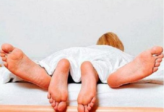 宫颈癌|52岁阿姨迎来“第二春”，却查出宫颈癌，医生：2件事需节制