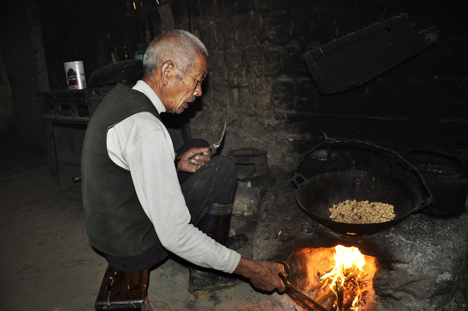医生|一天一碗面条，62岁大爷肝癌离世，医生：或是肝癌“催化剂”，趁早扔