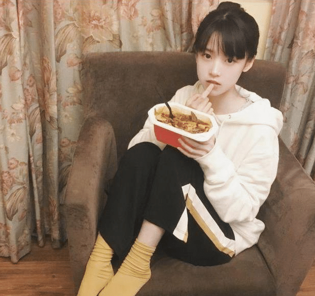 杨采钰|当年爆红的“剪刀手女孩”，富豪许诺要等她10年，现如今怎样了？