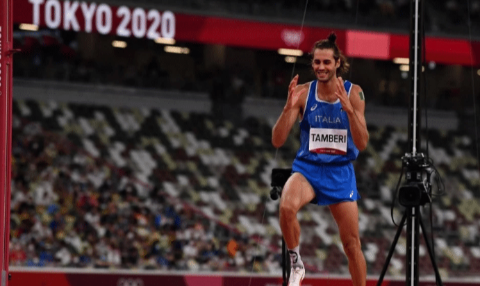 清浅微笑的我|跳高冠军成绩2.37米！中国错失争金牌机会，张国伟被开除咎由自取