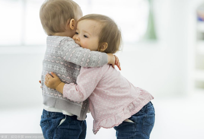 雷一有料|新生儿在喂养的时候，一定要注意少食多餐的原则