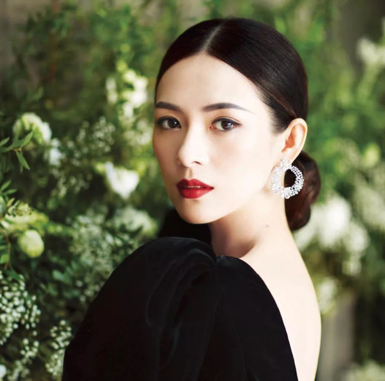 章子怡|章子怡17岁时有多撩人?大学时期的旧照曝光,这才是真正的“玉女” !