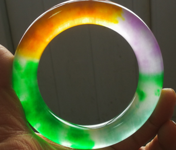 翡翠|挑选翡翠首饰时，名字相似的玉石，品质也相差无几吗？