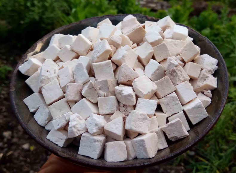 肝癌|卫生组织呼吁:停止食用“1黄2绿”,或是肝癌的“诱发剂”,趁早扔