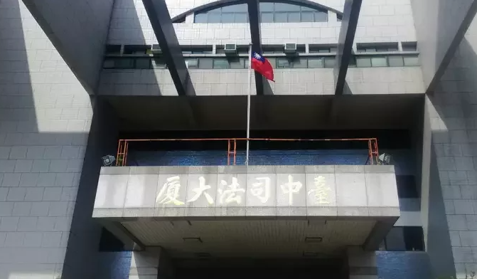 爱玩的韧小白 娃娃机店女员工惊魂记老板猥亵她3、4分钟被起诉