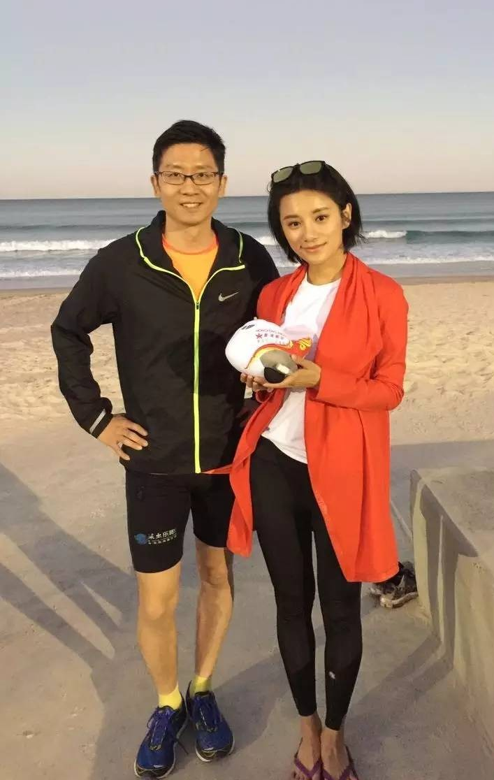 伊一|伊一近照，不愧是浙江台的一姐，私下里也是气场全开，漂亮又可爱