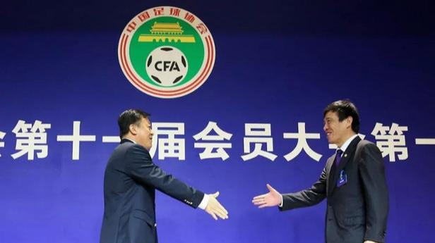 小洲话育儿|快20年了，“足协、国足、媒体、球迷”，终于达成了一致，感动！