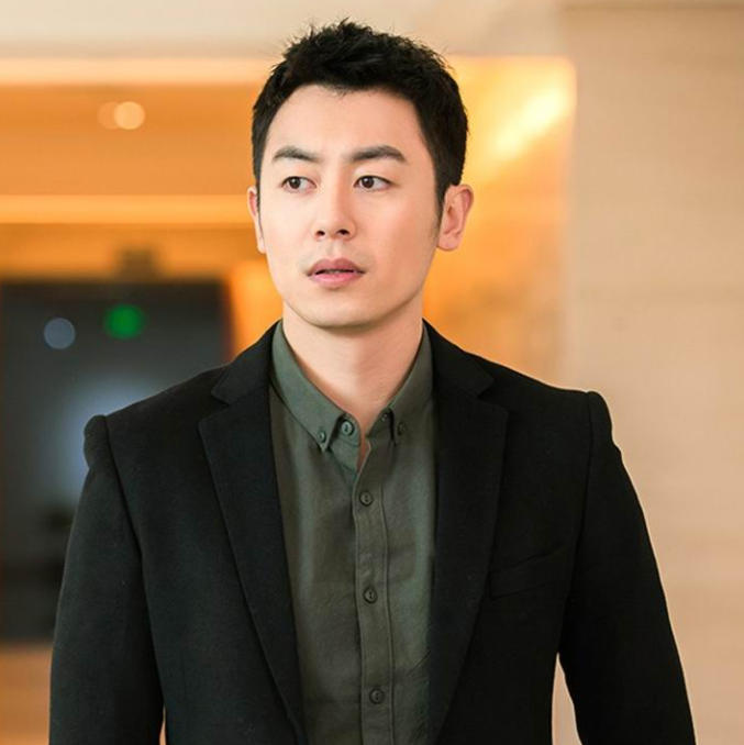 朱亚文|她和朱亚文同居9年分手，却被沈佳妮后来居上，今35岁被宠成公主