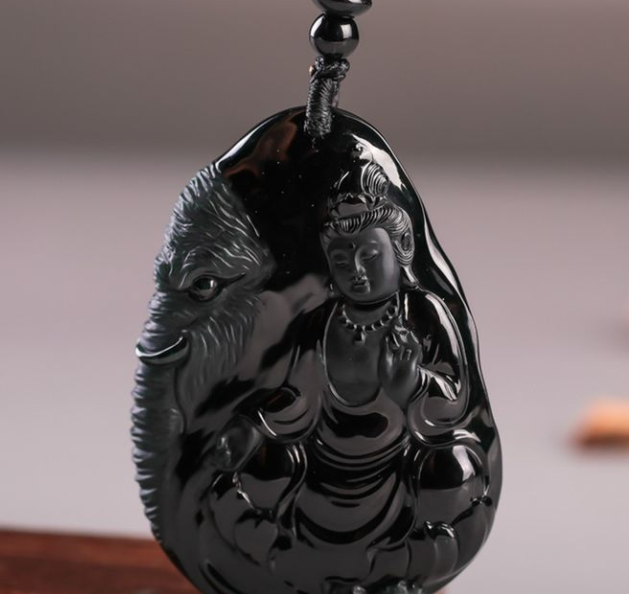 文玩|不要误将黑翡翠当墨翠，价值可不止相差一点哦  ?