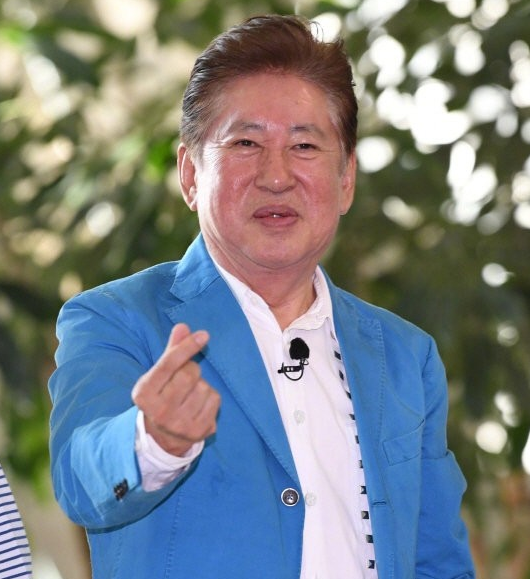 河正宇|43岁韩星河正宇要当哥哥了？75岁父亲的小女友怀孕，欲堕胎被起诉