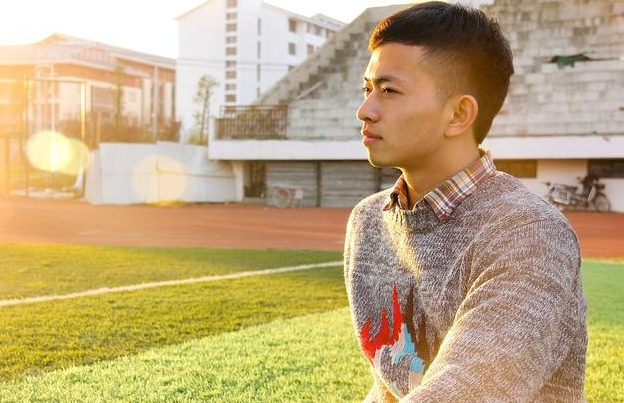 人像摄影|人像摄影中，不用闪光灯补光对吗？用反光板加后期制作正确吗？