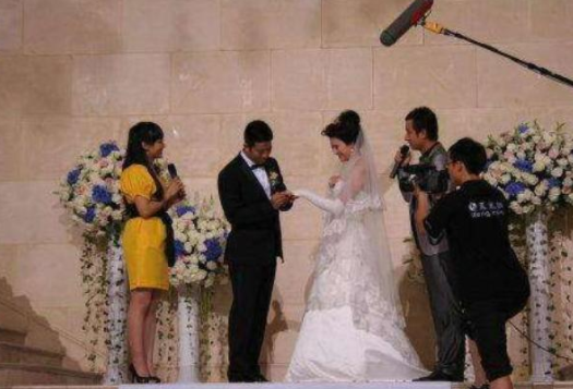 蒋勤勤|他一夜成名后抛下蒋勤勤，另娶妻后患癌离世，临终前却念蒋勤勤！