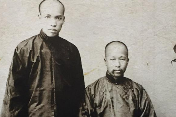 谭嗣同|谭嗣同下场多惨？刽子手砍30多刀才断气，围观者拿馒头蘸血吃