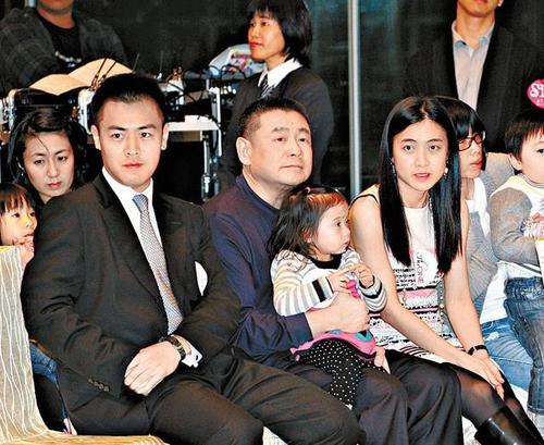 刘銮雄|刘銮雄37岁女儿身价百亿，因她有一要求，至今无人敢娶