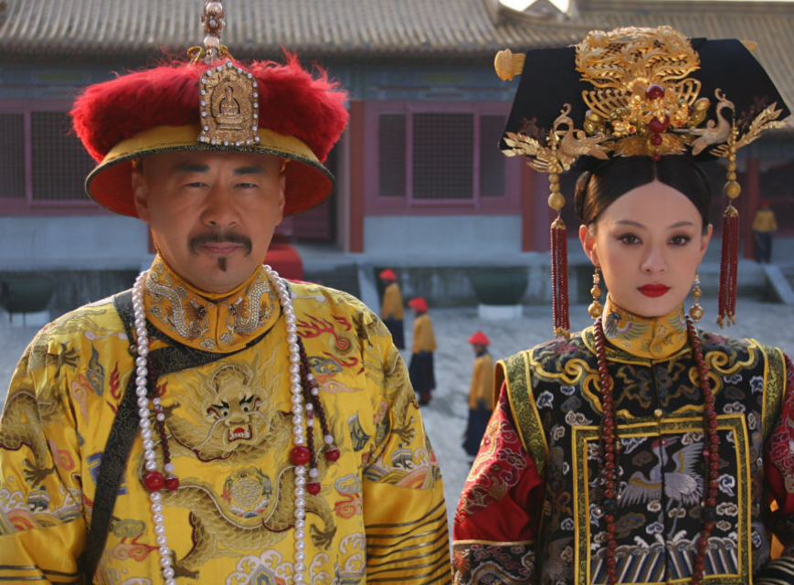 甄嬛|槿夕伺候太妃时,为何低调到了泥土里,因为太妃已经没有宫斗价值