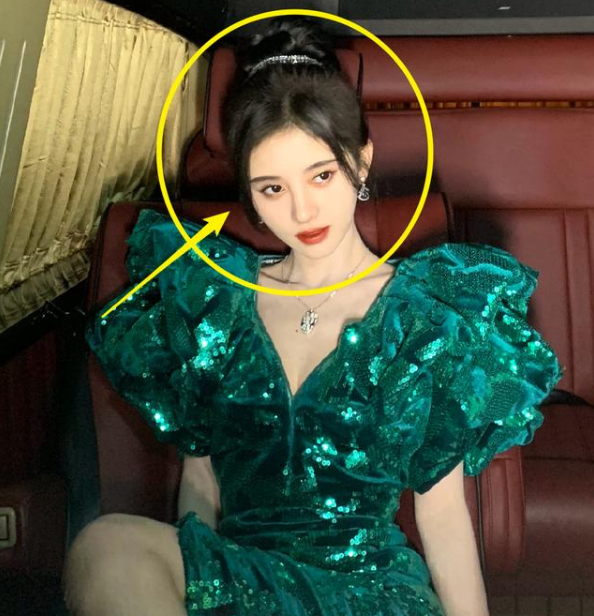 鞠婧祎|鞠婧祎被发现全身抹粉，品牌方不敢借衣服，自拍照全露馅了