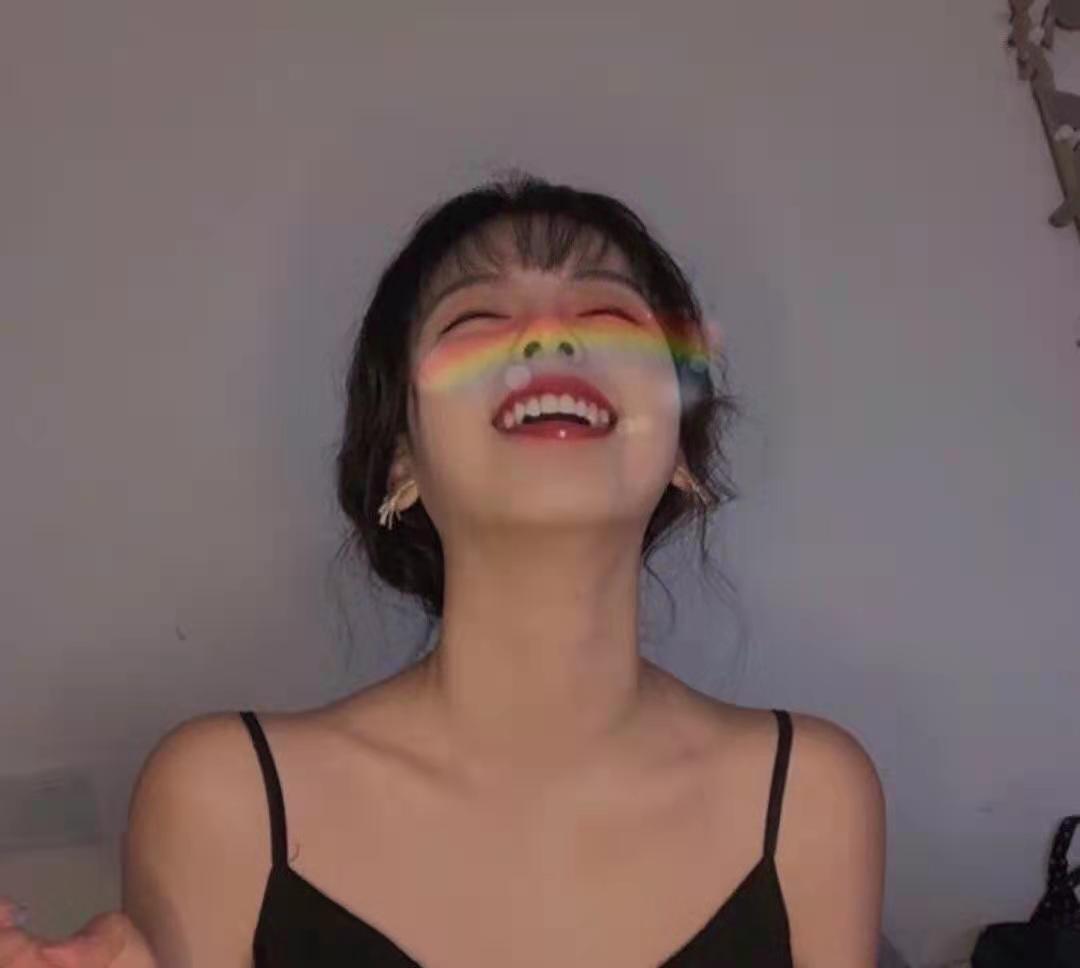 短发|盘点当下流行的短发,“一刀切”满满御姐风,蛋卷发慵懒温柔