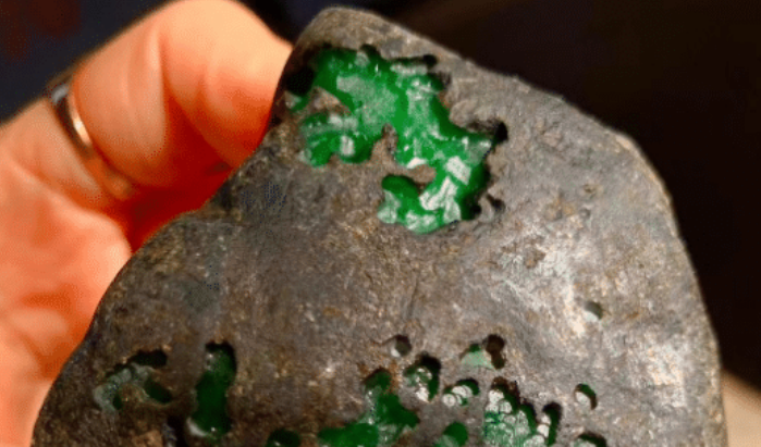 翡翠|从身价10亿到一无所有，只因一块翡翠原石，又重回巅峰时刻！