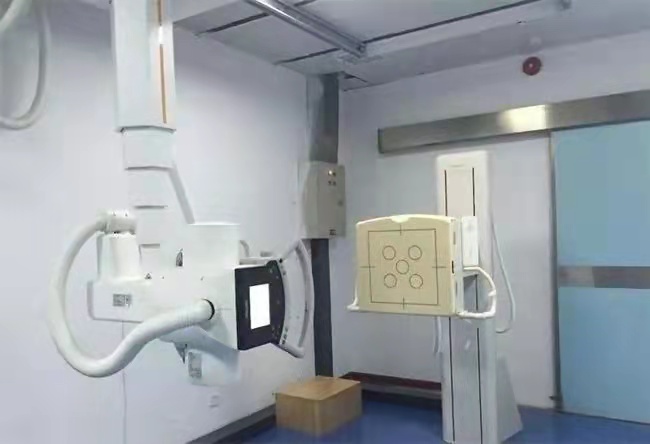 江苏常州一19岁女生去医院体检拍X光，居然被男医生要求脱掉全部上衣，行为太令人不耻