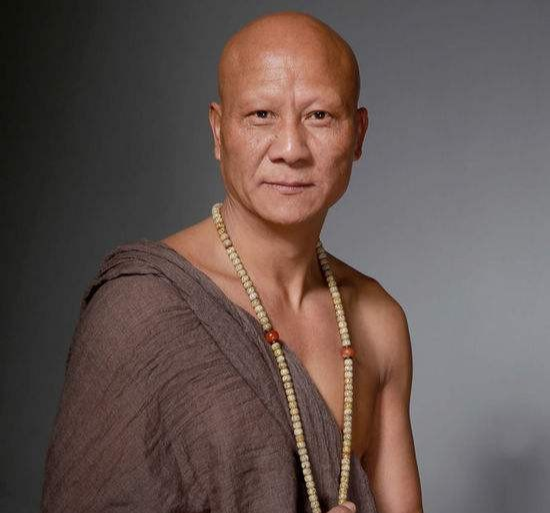 计春华|因中毒惨遭毁容，无发无眉演尽坏蛋，计春华去世后妻女近况如何？