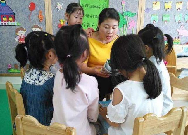 李李聊育儿|什么样的孩子在幼儿园当中是很容易受到排挤的？