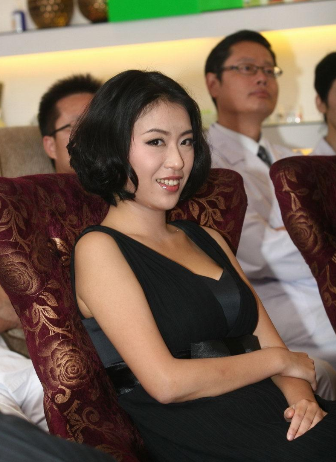 姜文|她本是姜文助理，身材不输柳岩，因临时参演《让子弹飞》意外走红