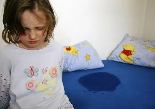 李李聊育儿|?孩子们尿床，父母应该如何应对呢？