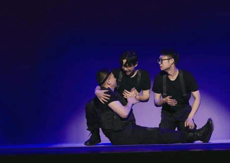 金靖|《一年一度》这一期，我惊喜的莫过于，最后的结尾