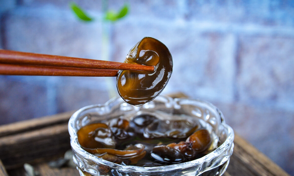 肝脏|吃一口等于9斤枸杞，肝科医生：若你常吃，排出肝毒，肝慢慢红润通透