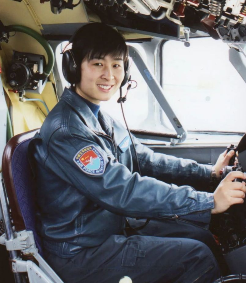 刘洋|中国首位女航天员刘洋近况，丈夫帅气露面，生活现状让人羡慕不已